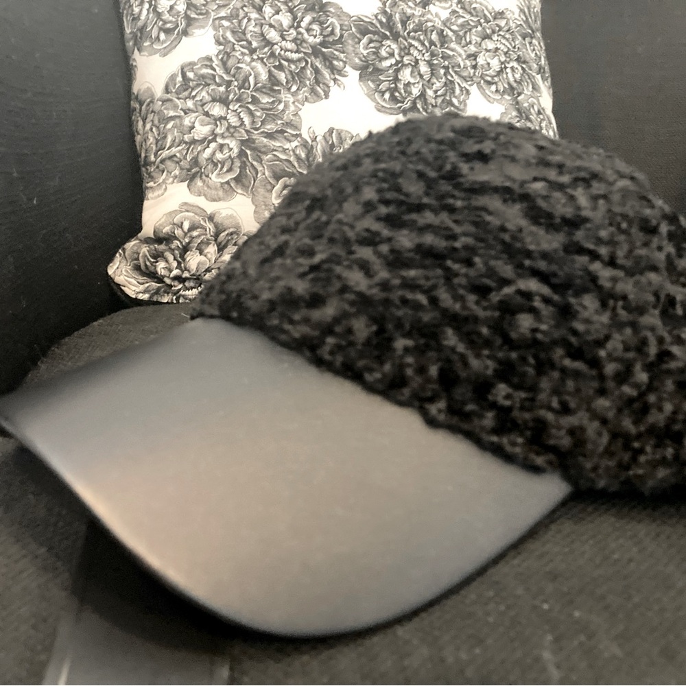 Bcbg max Azria crushed velvet hat nwt